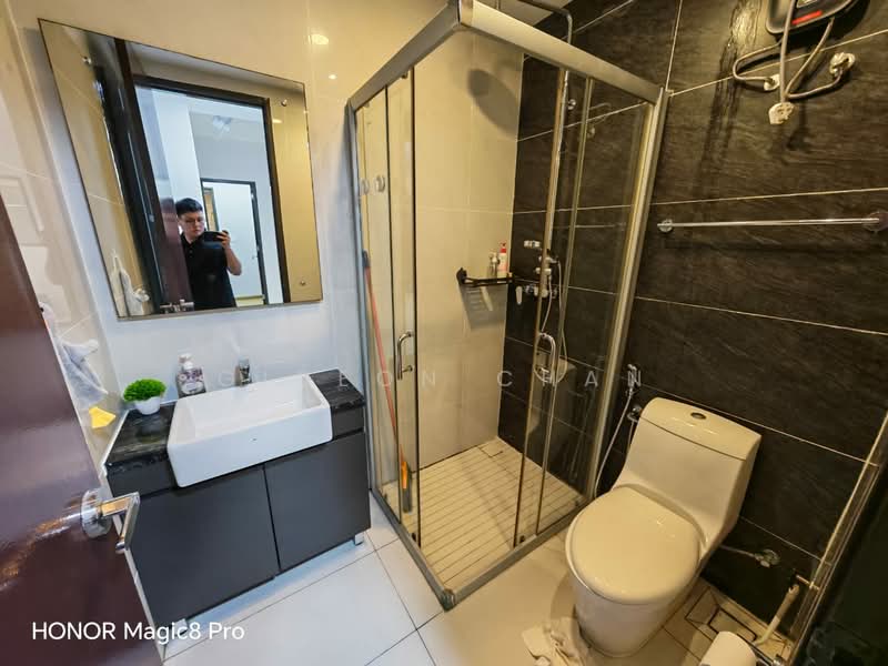 Condominium for Rent at Bay Laurel @ Country Garden Danga Bay - Gideon Chan - Bathroom - PropertyGuru.com.my