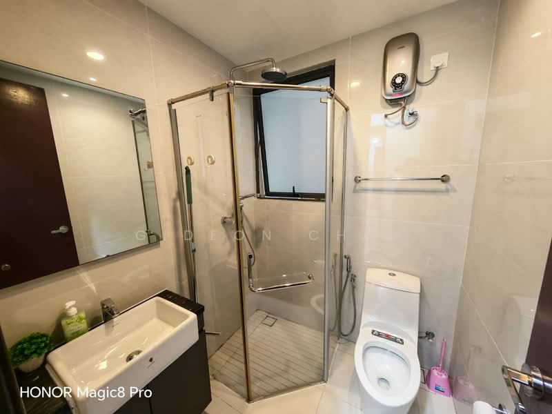 Condominium for Rent at Bay Laurel @ Country Garden Danga Bay - Gideon Chan - Bathroom - PropertyGuru.com.my