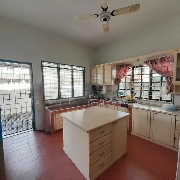 Semi-Detached House for Sale in Taman Ipoh Jaya Timur (Ipoh) - Amie Chong - Kitchen - PropertyGuru.com.my