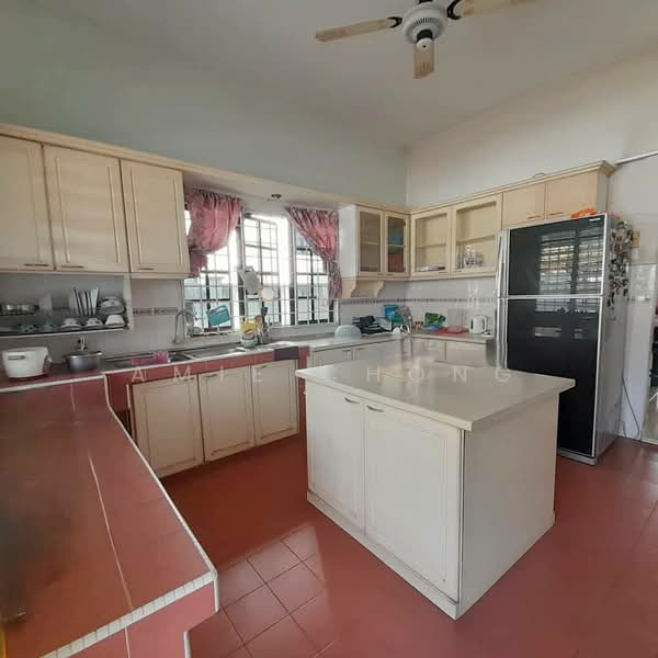 Semi-Detached House for Sale in Taman Ipoh Jaya Timur (Ipoh) - Amie Chong - Kitchen - PropertyGuru.com.my