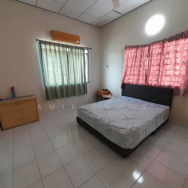 Semi-Detached House for Sale in Taman Ipoh Jaya Timur (Ipoh) - Amie Chong - Bedroom - PropertyGuru.com.my