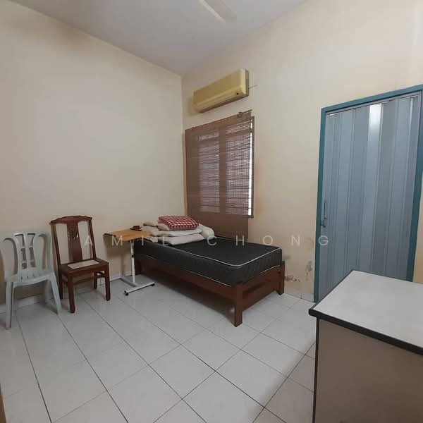 Semi-Detached House for Sale in Taman Ipoh Jaya Timur (Ipoh) - Amie Chong - Bedroom - PropertyGuru.com.my