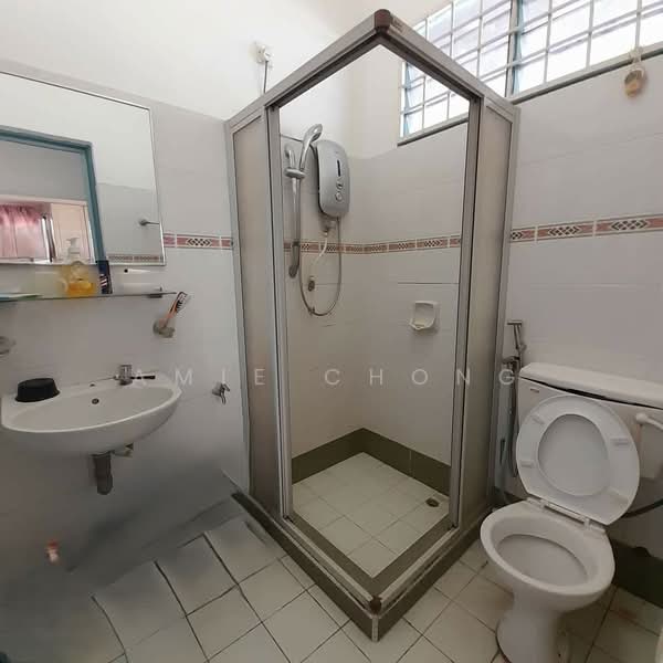 Semi-Detached House for Sale in Taman Ipoh Jaya Timur (Ipoh) - Amie Chong - Bathroom - PropertyGuru.com.my