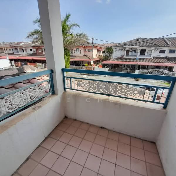 Semi-Detached House for Sale in Taman Ipoh Jaya Timur (Ipoh) - Amie Chong - Balcony - PropertyGuru.com.my