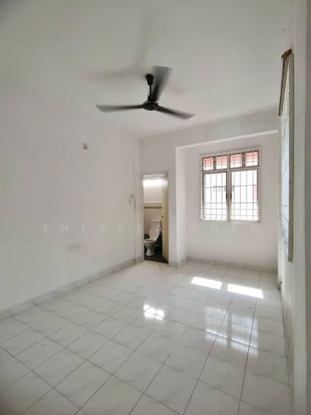 Rumah Bandar untuk Dijual di Taman Perai Utama (Perai) - Theresa Chew - Bathroom - PropertyGuru.com.my