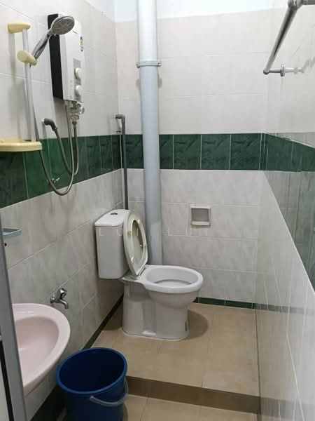 1-storey Terraced House for Rent in Taman Pelangi (Johor Bahru) - Lui Lui - Bathroom - PropertyGuru.com.my