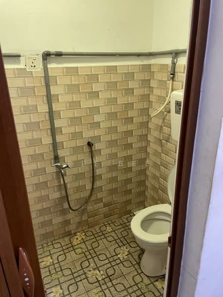 Kedai untuk Disewa di Taman Tampoi Indah (Tampoi) - Bee Bee - Bathroom - PropertyGuru.com.my