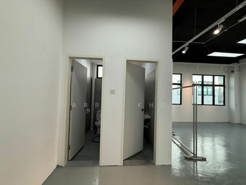 Kedai untuk Disewa di Taman Pelangi (Johor Bahru) - Darren Khoo - Bathroom - PropertyGuru.com.my