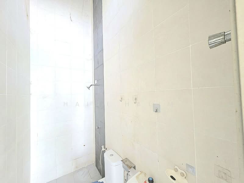 Semi-Detached House for Sale in Taman Srikandi (Telok Panglima Garang) - Hairi Halim - PropertyGuru.com.my