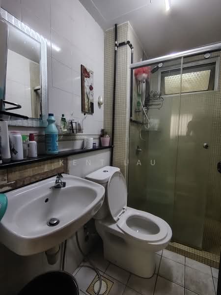 Kondominium untuk Dijual di The Tamarind - Kent Lau - Bathroom - PropertyGuru.com.my