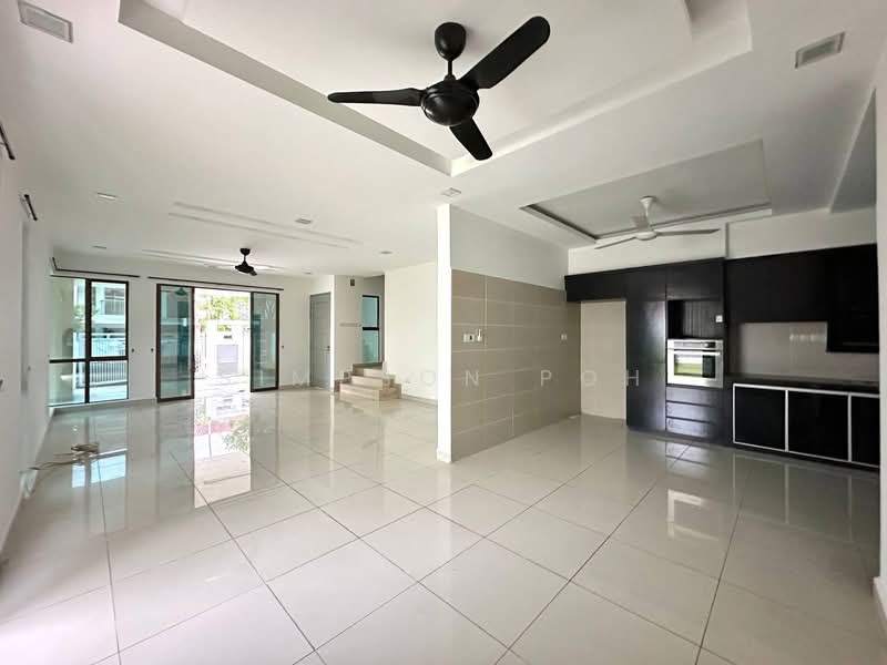 2-storey Terraced House for Sale in Bandar Dato Onn (Tebrau) - Simpson Poh - Living Room - PropertyGuru.com.my