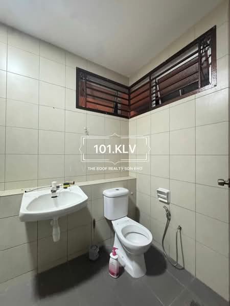 2.5-storey Terraced House for Sale in Bandar Botanic (Klang) - Ivy Por - Bathroom - PropertyGuru.com.my