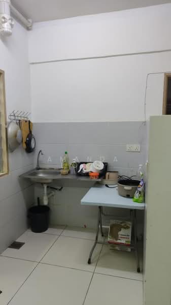 Condominium for Sale at Calisa M @ Calisa Residences - Amanda Lock - Kitchen - PropertyGuru.com.my