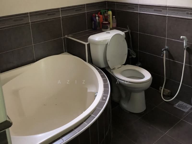 Semi-Detached House for Sale in Shah Alam (Selangor) - Aziz Saad - Bathroom - PropertyGuru.com.my