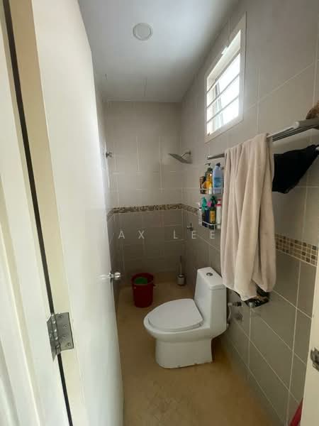 Rumah Berkembar untuk Dijual di Taman Bukit Serdang (Seri Kembangan) - Max Lee - Bathroom - PropertyGuru.com.my