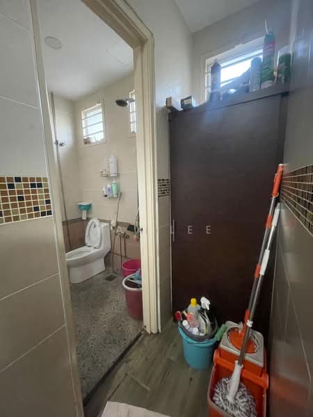 Rumah Berkembar untuk Dijual di Taman Bukit Serdang (Seri Kembangan) - Max Lee - Bathroom - PropertyGuru.com.my