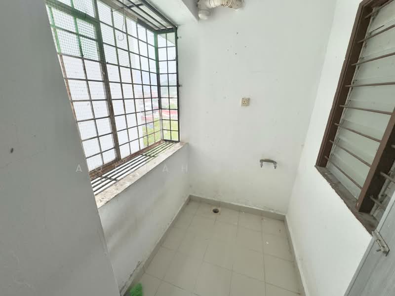 Kondominium untuk Dijual di D'Casa Condominium - Aqillah Razali - Balcony - PropertyGuru.com.my