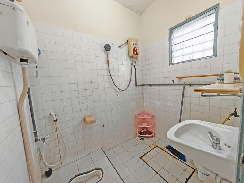 Rumah Teres 2 Tingkat untuk Disewa di Taman Kajang Mulia (Kajang) - Eason Wong - Bathroom - PropertyGuru.com.my