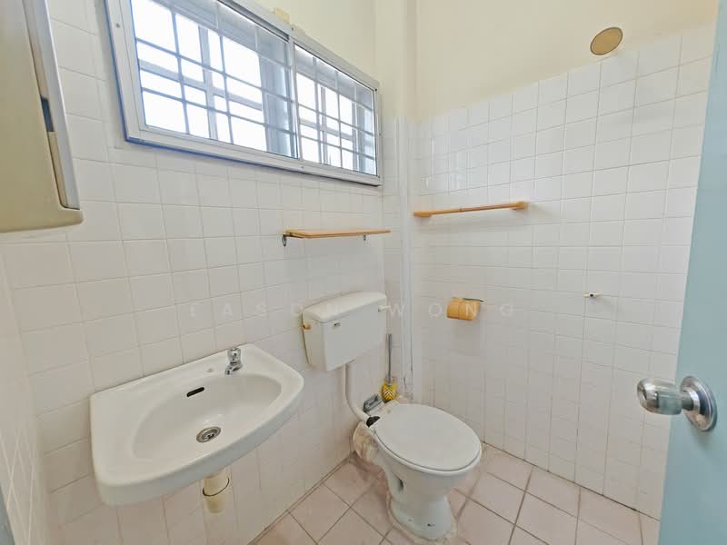 Rumah Teres 2 Tingkat untuk Disewa di Taman Kajang Mulia (Kajang) - Eason Wong - Bathroom - PropertyGuru.com.my