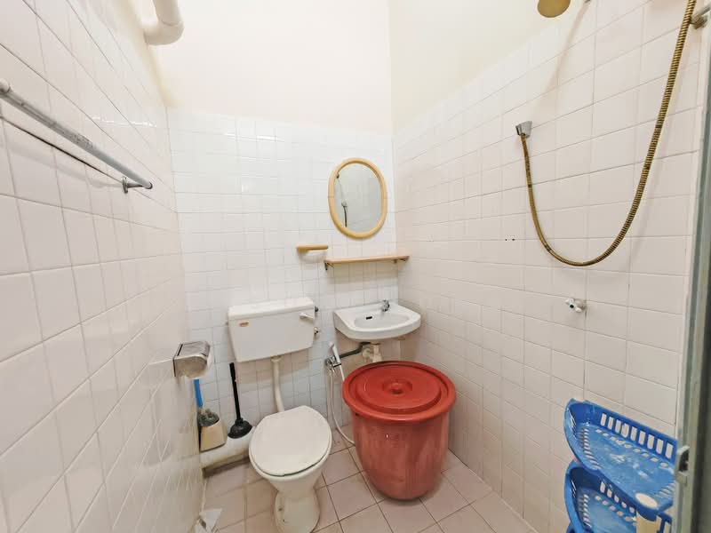 Rumah Teres 2 Tingkat untuk Disewa di Taman Kajang Mulia (Kajang) - Eason Wong - Bathroom - PropertyGuru.com.my