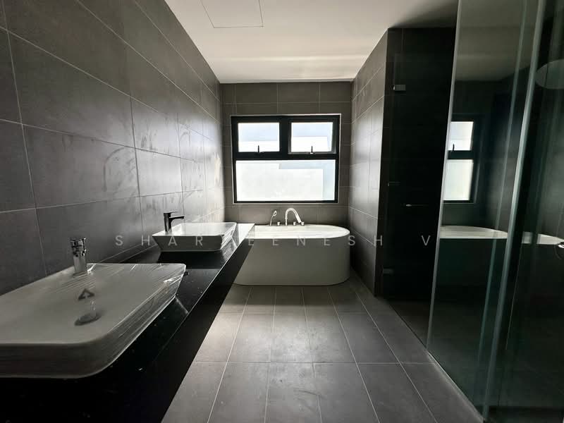 Rumah Berkembar untuk Dijual di Rawang (Selangor) - Sharveenesh V - Bathroom - PropertyGuru.com.my