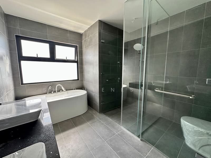 Rumah Berkembar untuk Dijual di Rawang (Selangor) - Sharveenesh V - Bathroom - PropertyGuru.com.my