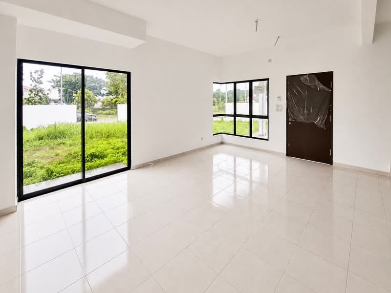 Rumah Teres 2 Tingkat untuk Dijual di Setia Alam (Selangor) - Azizol . - Living Room - PropertyGuru.com.my