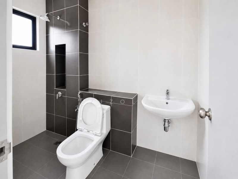 Rumah Teres 2 Tingkat untuk Dijual di Setia Alam (Selangor) - Azizol . - Bathroom - PropertyGuru.com.my