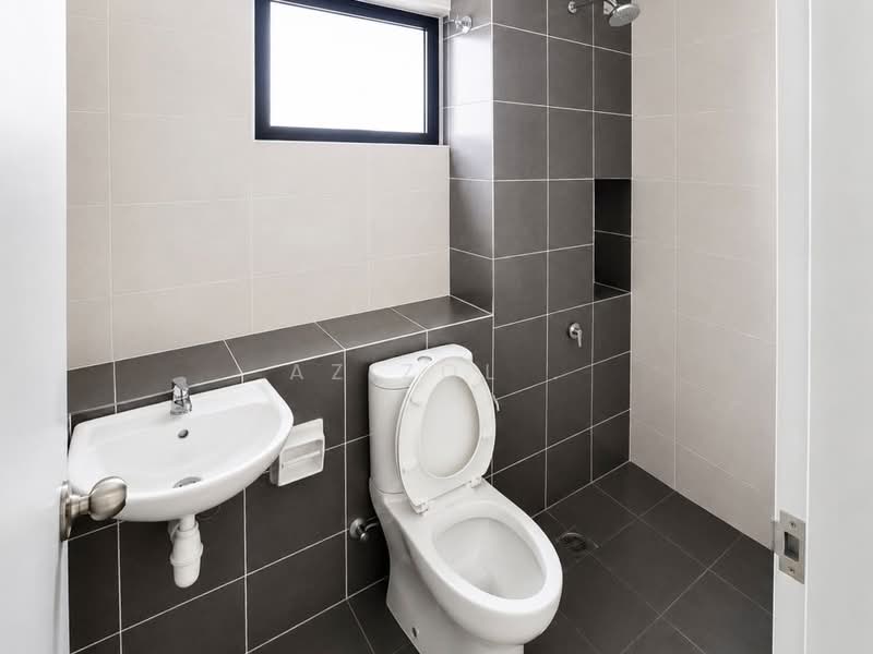Rumah Teres 2 Tingkat untuk Dijual di Setia Alam (Selangor) - Azizol . - Bathroom - PropertyGuru.com.my