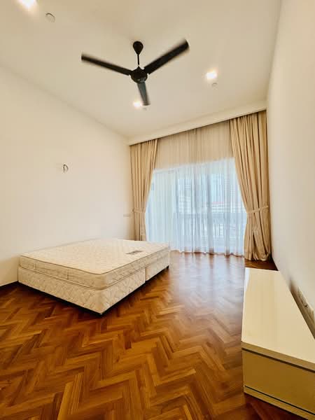 Servis Apartment untuk Dijual di Straits Quay (The Suites at Waterside) - Jeffrey Yeoh - Bedroom - PropertyGuru.com.my