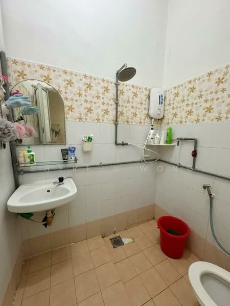 Rumah Teres 1 Tingkat untuk Dijual di Taman Puteri Wangsa (Ulu Tiram) - Shereen Wong - Bathroom - PropertyGuru.com.my