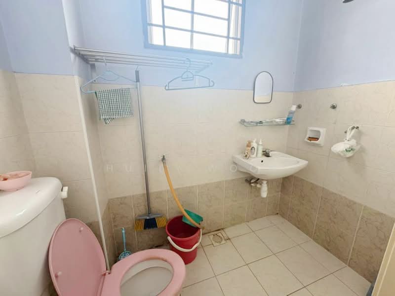 Rumah Teres 2 Tingkat untuk Dijual di Taman Setia Indah (Tebrau) - Huily Woon - Bathroom - PropertyGuru.com.my