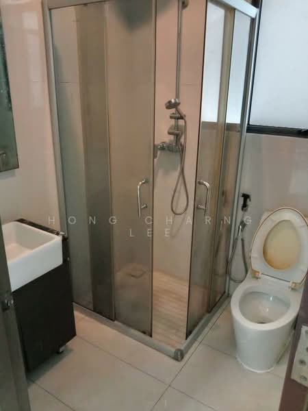 Condominium for Rent at Bay Laurel @ Country Garden Danga Bay - Hong Charng Lee - Bathroom - PropertyGuru.com.my