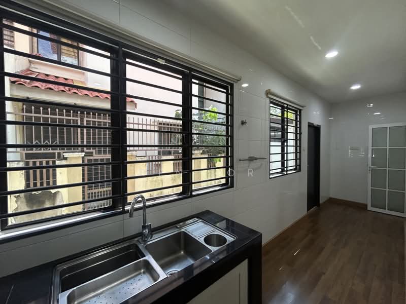 Rumah Teres 2 Tingkat untuk Dijual di Alam Impian (Shah Alam) - Ben Lor - Kitchen - PropertyGuru.com.my