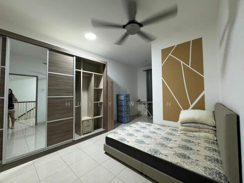 Rumah Teres 2 Tingkat untuk Disewa di Taman Austin Duta (Tebrau) - Huily Woon - Bedroom - PropertyGuru.com.my