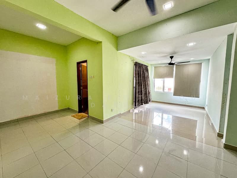 2-storey Terraced House for Sale in Taman Pelangi Semenyih 2 (Semenyih) - Maizura binti Mohd Darus - Living Room - PropertyGuru.com.my