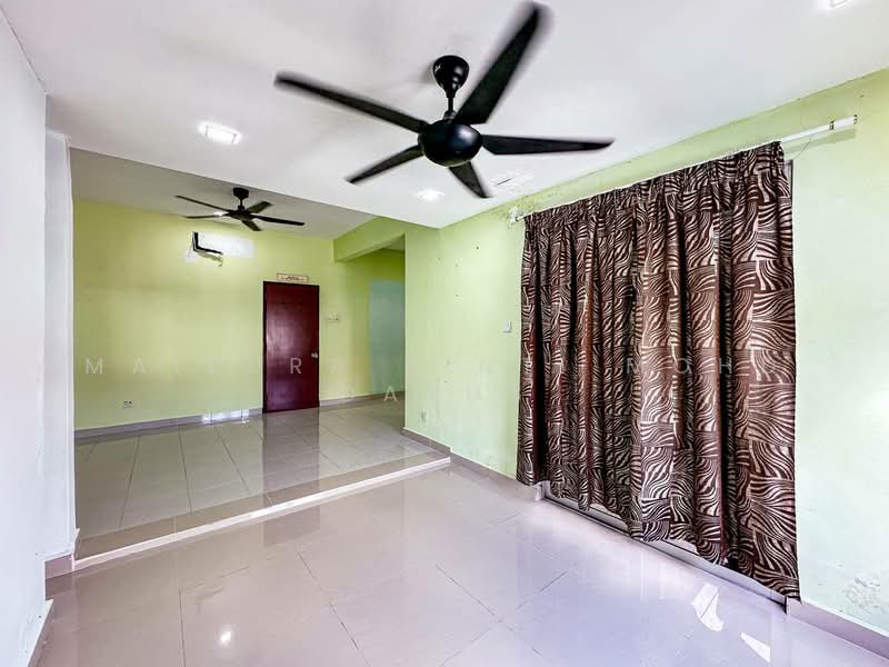2-storey Terraced House for Sale in Taman Pelangi Semenyih 2 (Semenyih) - Maizura binti Mohd Darus - Living Room - PropertyGuru.com.my