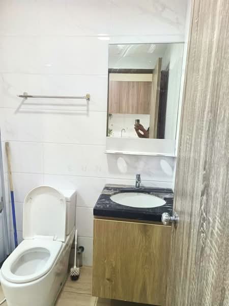 Servis Apartment untuk Disewa di Country Garden Central Park - Sun Yap - Bathroom - PropertyGuru.com.my