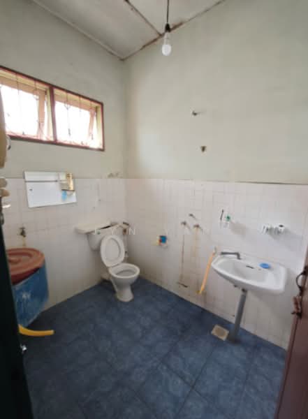 Rumah Berkembar untuk Dijual di Kubang Buaya (Kuantan) - Jyn Yap - Bathroom - PropertyGuru.com.my