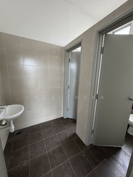 Warehouse for Rent in Kulai (Johor) - Cace Cheah - Bathroom - PropertyGuru.com.my