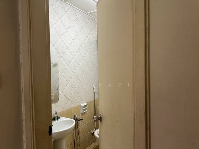 Kondominium untuk Dijual di Armanee - Aida Ramli - Bathroom - PropertyGuru.com.my