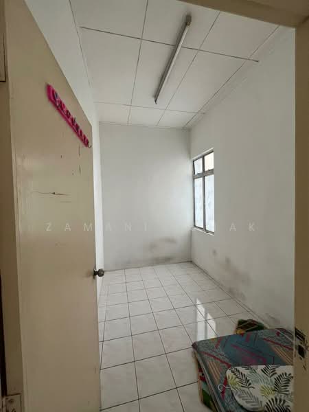 Pangsapuri untuk Dijual di Resak Apartment - Zamani Ishak - Interior - PropertyGuru.com.my