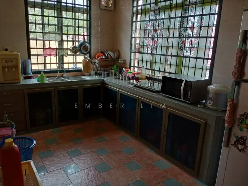 Bungalow for Sale in Taman Sri Skudai (Skudai) - Ember Lim - Kitchen - PropertyGuru.com.my