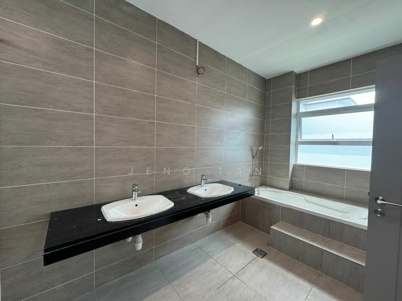Rumah Banglo untuk Disewa di Kuching (Sarawak) - Jeno Tan - Bathroom - PropertyGuru.com.my