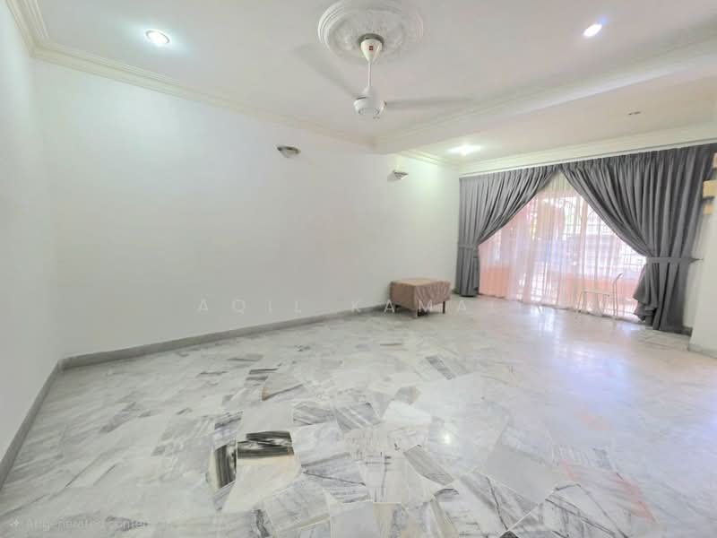 2-storey Terraced House for Sale in Seksyen 27 (Shah Alam) - Aqil Kamal - Living Room - PropertyGuru.com.my