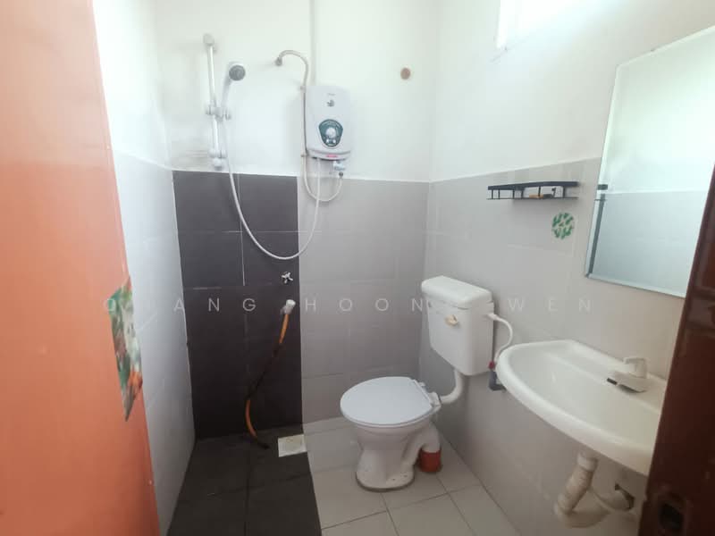 1-storey Terraced House for Rent in Taman Desaru Utama (Pengerang) - Chang Hoong Wen - Bathroom - PropertyGuru.com.my