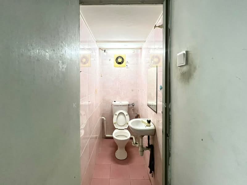 Office for Rent in Kepong (Kuala Lumpur) - Keanu Tan - Bathroom - PropertyGuru.com.my