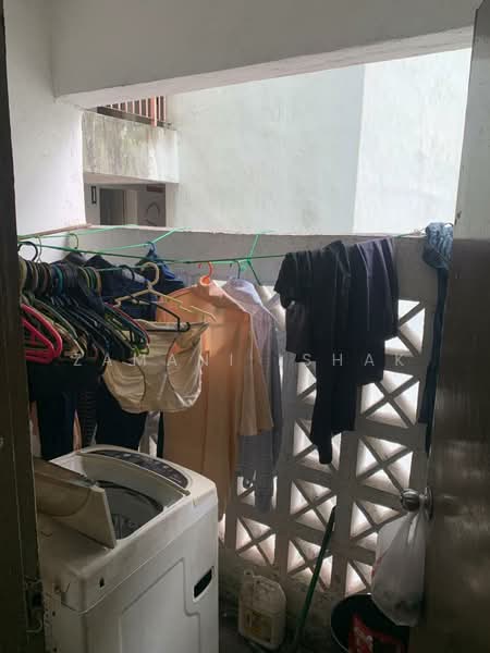 Rumah Flat untuk Dijual di Flat Danau Kota - Zamani Ishak - Balcony - PropertyGuru.com.my