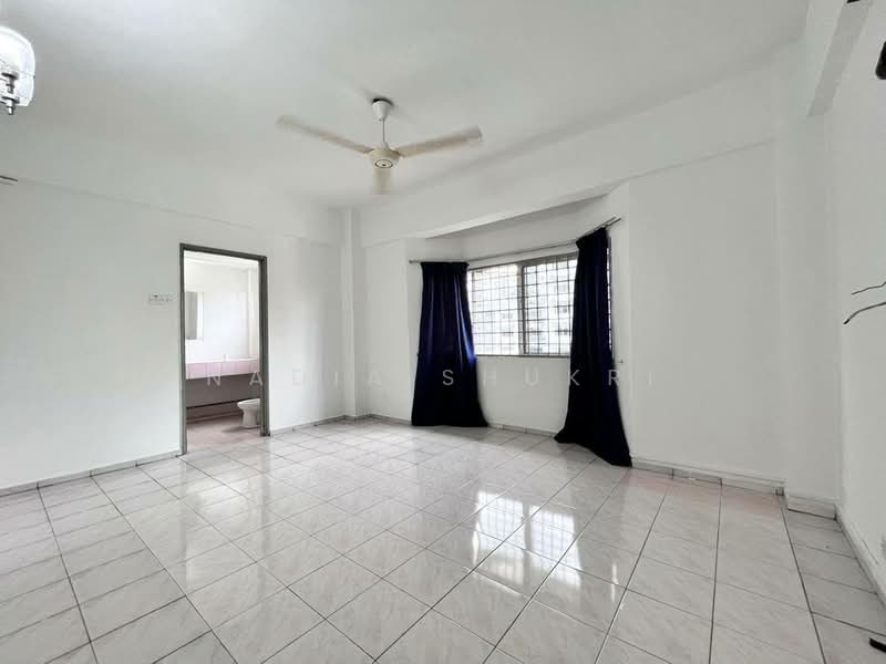 Condominium for Sale at Tiara Kelana - Nadia Shukri - Living Room - PropertyGuru.com.my