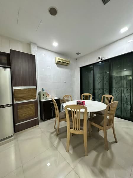 Rumah Berkembar untuk Dijual di Laman Residen Kipark Sri Utara (Batu Caves) - Jay Yong - Dining Room - PropertyGuru.com.my